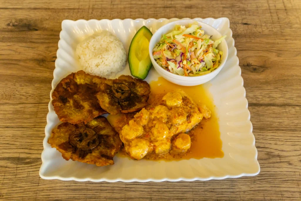 pescado en salsa de camaron