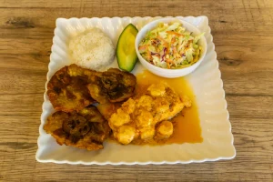 pescado en salsa de camaron